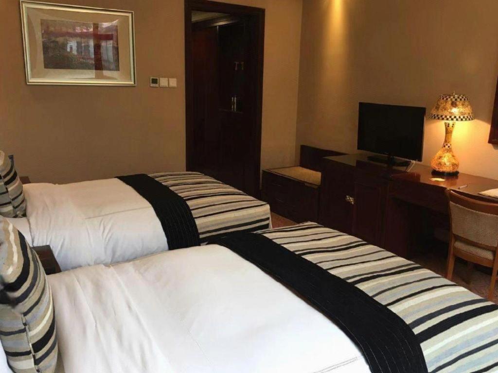 Yantai Golden Gulf Hotel Bagian luar foto