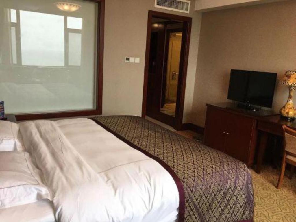 Yantai Golden Gulf Hotel Bagian luar foto